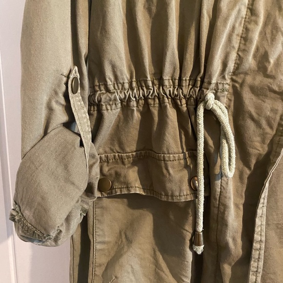 Green zip up jacket - Picture 4 of 7